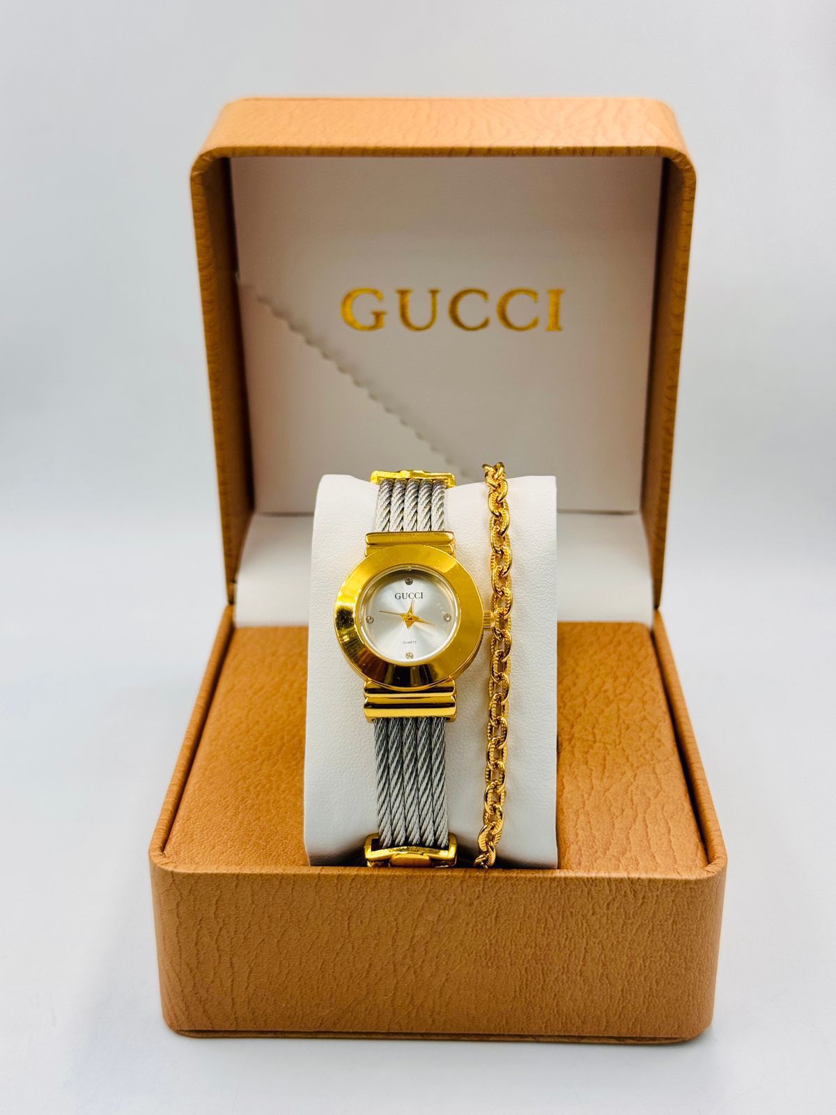 Luxury Gucci Gold Dial Women’s Watch with Steel Cable Strap & Bracelet Set