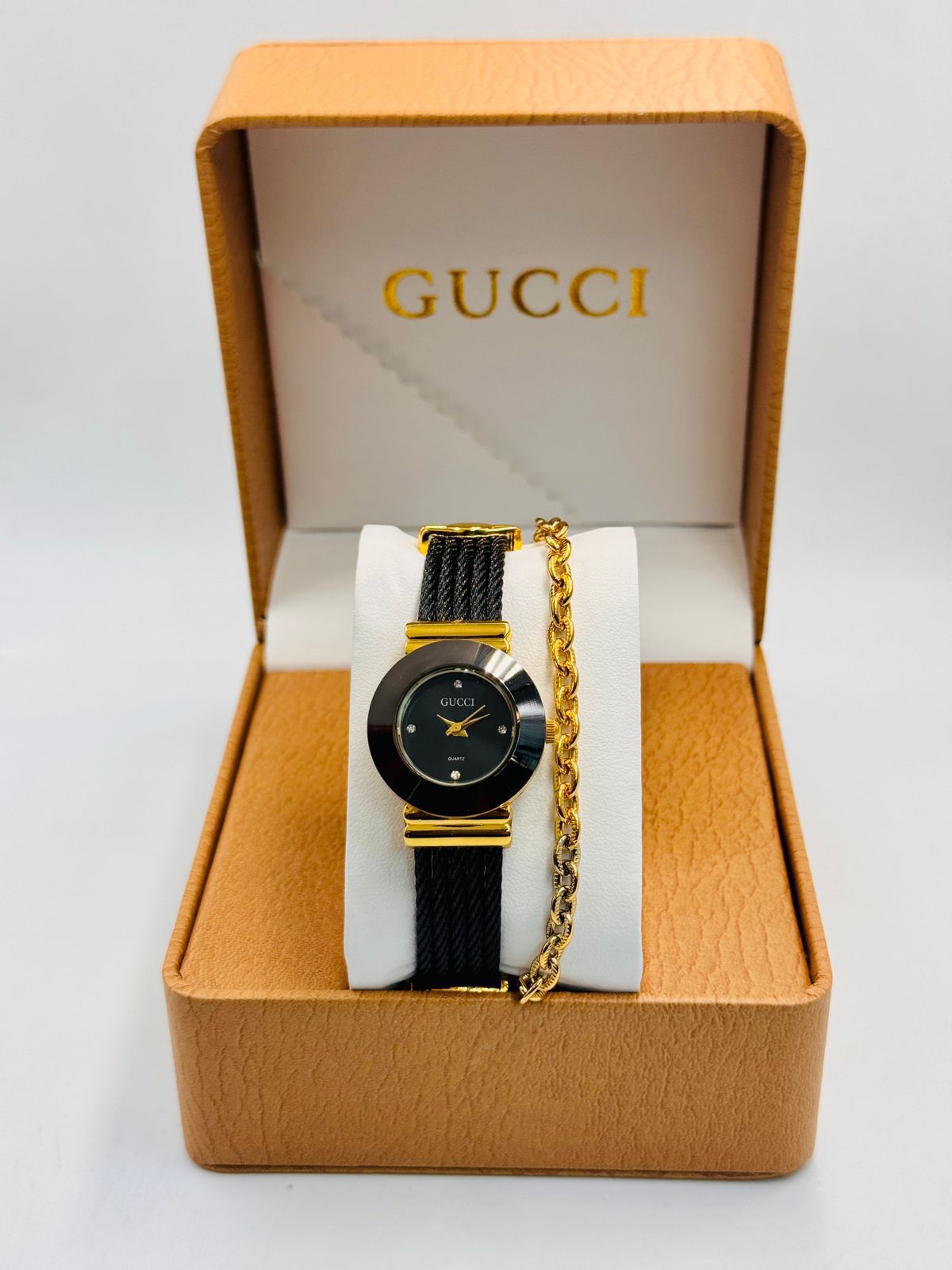 Luxury Gucci Gold Dial Women’s Watch with Steel Cable Strap & Bracelet Set